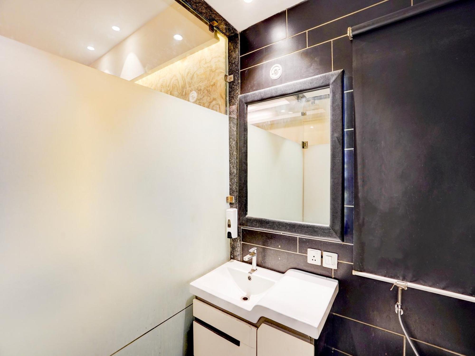 Super Townhouse Pitampura West Enclave 호텔 델리 외부 사진