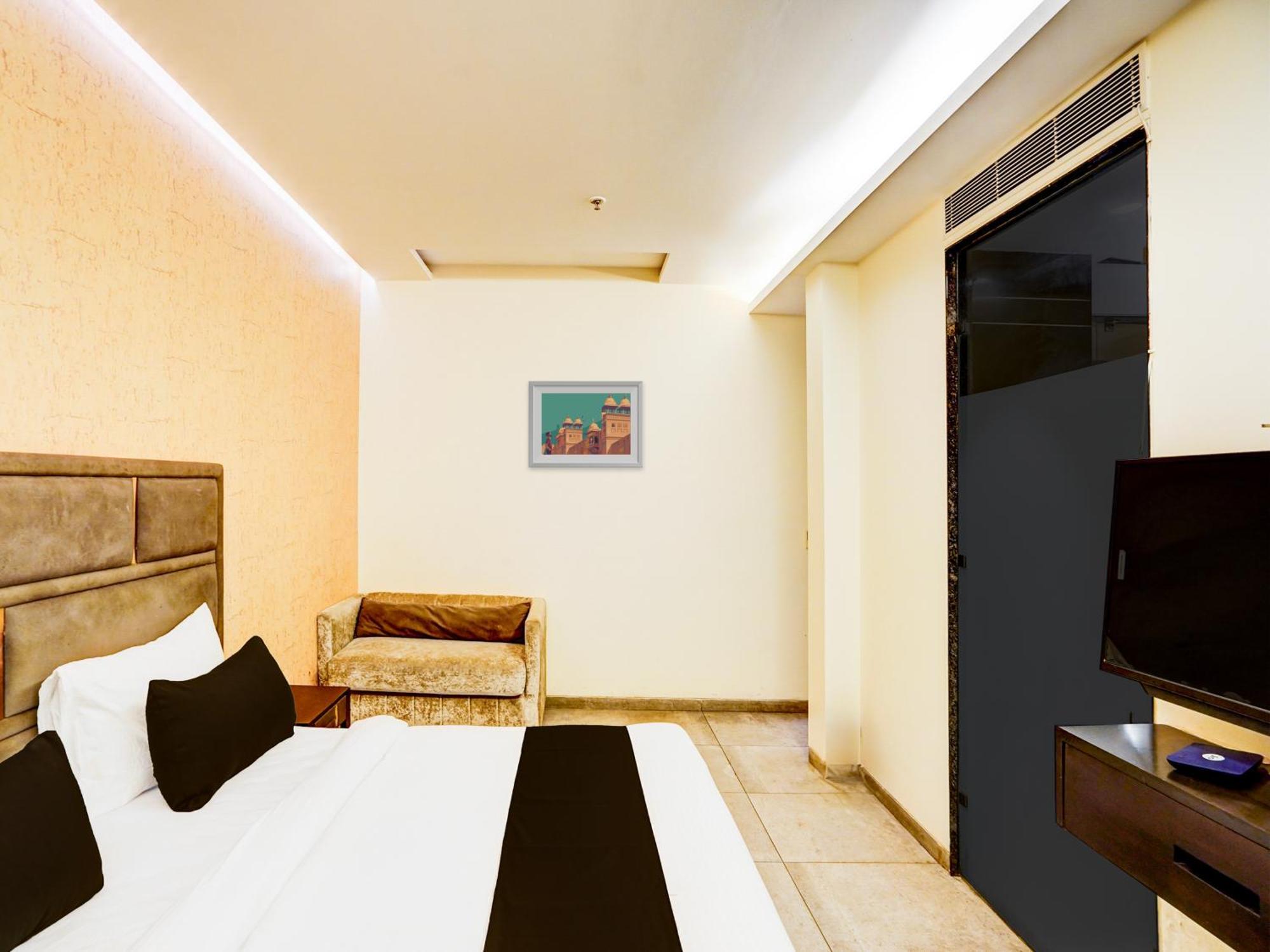 Super Townhouse Pitampura West Enclave 호텔 델리 외부 사진